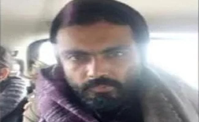 शरजील इमाम को लेकर दिल्ली की अदालत में तनावपूर्ण माहौल, वकीलों ने देशद्रोही कहते हुए लगाये नारे