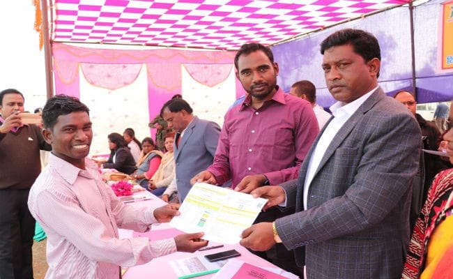 लोगों की समस्या के समाधान के लिए त्वरित गति से काम करें अधिकारी : सिमडेगा डीसी