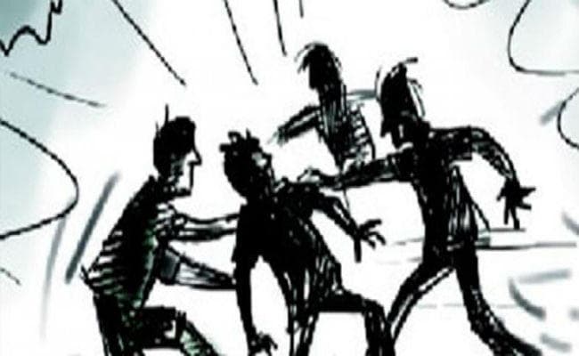 छात्रों के दो गुटों में झड़प, पांच घायल