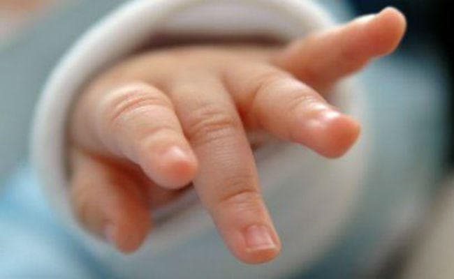 कूड़ेदान में मिला नवजात का शव