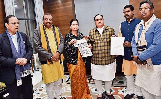 चाईबासा नरसंहार पर भाजपा सांसदों की कमेटी ने जेपी नड्डा को सौंपी रिपोर्ट, छह सदस्यीय टीम ने हेमंत सरकार को ठहराया जिम्मेवार