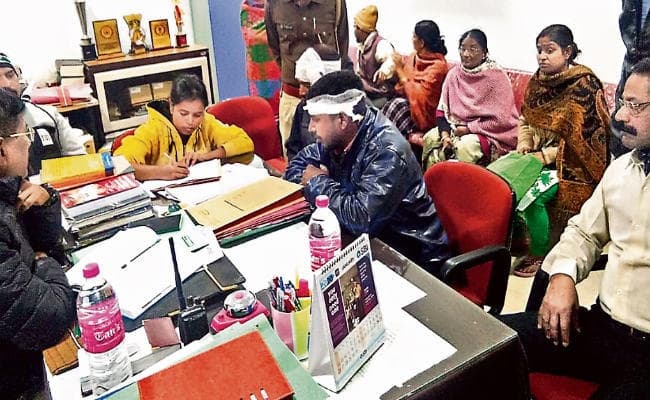 रांची : डोरंडा के भवानीपुर में विवाद के बाद दो गुटों में हुई मारपीट, विरोध में लोगों ने थाना का घेराव कर किया हंगामा