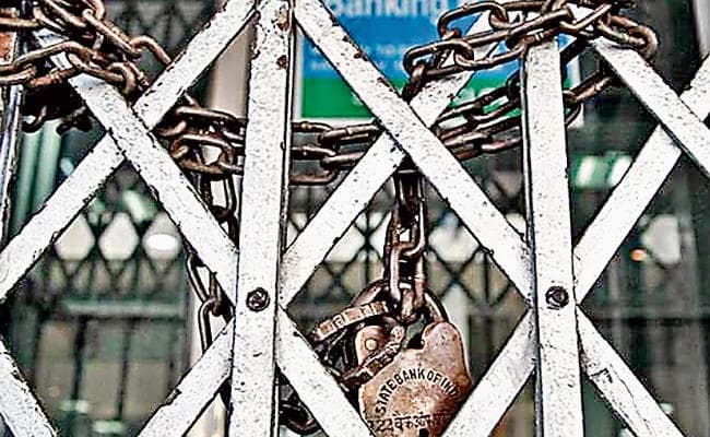 वेतन वृद्धि समेत 12 सूत्री मांगों को लेकर कल से तीन दिनों तक बंद रहेंगे बैंक