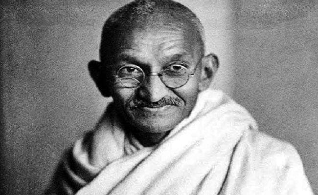 शहीद दिवस : राष्ट्रपिता महात्मा गांधी से दूर होती हमारी राजनीति