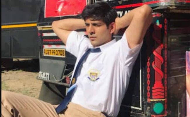 स्कूल ब्वाय बनने के लिए कार्तिक आर्यन ने घटाया वजन