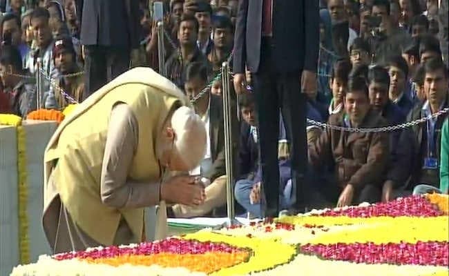 राष्ट्रपिता महात्मा गांधी की पुण्यतिथिः राजघाट पर पीएम मोदी ने दी श्रद्धांजलि, नेताओं ने ऐसे किया याद