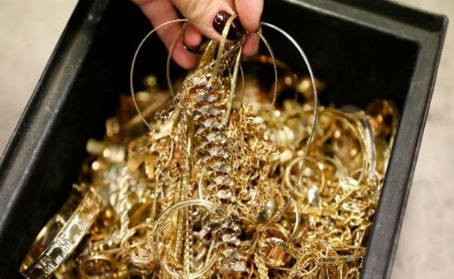 लाखों के सोने के आभूषण लेकर चंपत हुए चोर