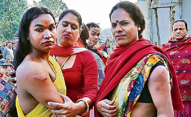 टिंबर व्यवसायी के घर पर पहुंचे थे किन्नर, बधाई पर हुआ बवाल, किन्नरों को देख भड़के व्यवसायी ने कर्मियों से पिटवाया