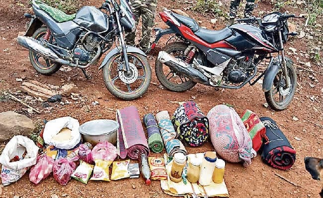 चक्रधरपुर : जंगलों में कोबरा, जिला पुलिस और सीआरपीएफ जवानों का चला सर्च अभियान, पीएलएफआइ एरिया कमांडर का दस्ता भागा