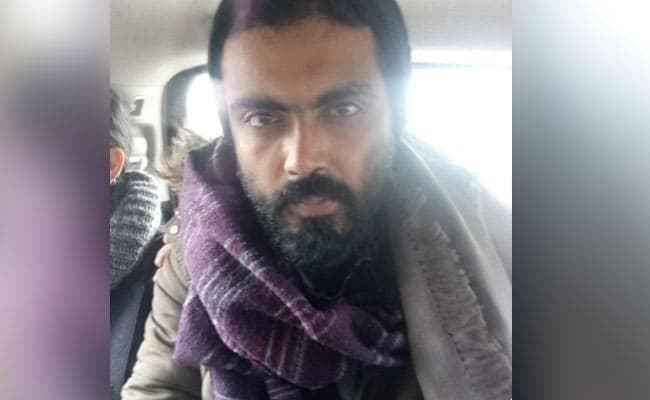 शरजील के संपर्क वाले 10 फोन नंबर खंगाल रही पुलिस, थाने से छूटे इमाम के भाई ने छोड़ दिया गांव, पहुंचा दिल्ली