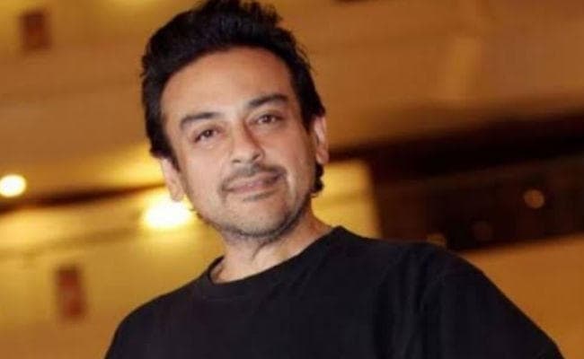 आलोचना करने वाले कुछ छोटे मोटे राजनेता हैं: अदनान सामी