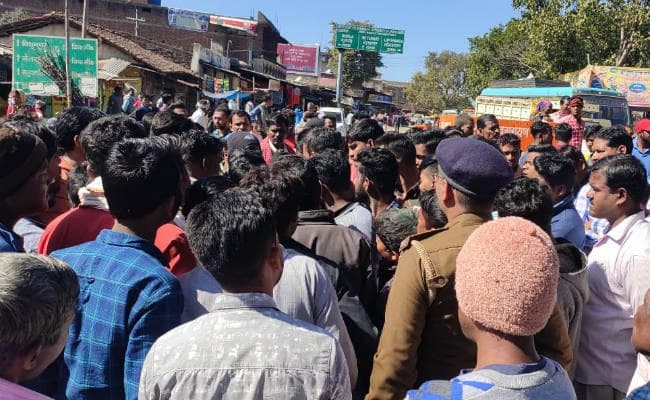 सोशल मीडिया पर मां सरस्वती की प्रतिमा पर अभद्र टिप्पणी, घाघरा में आक्रोश, सड़क जाम