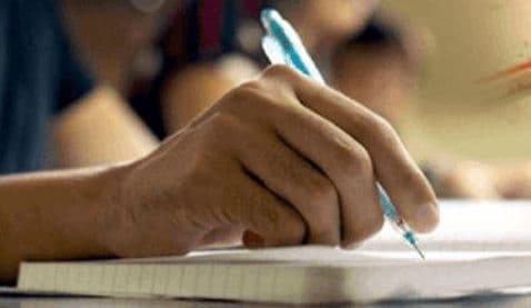 UP Board 10th Results : फेफड़ों की गंभीर बीमारी से जूझ रही छात्रा ने प्रथम श्रेणी में पास की हाईस्कूल परीक्षा