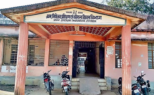 रोजगार केंद्रों का हाल : 10.39 लाख से अधिक निबंधित बेरोजगार हैं झारखंड में, रोजगार देनेवाली संस्था में ही है कर्मियों की कमी