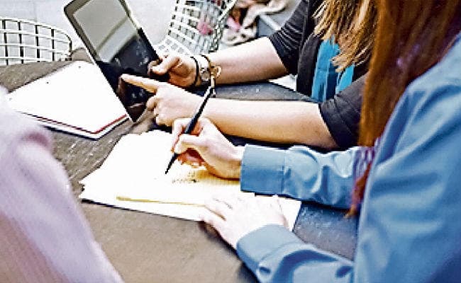 बिहार में बेटियों की उड़ान : पीएचडी में दोगुनी से अधिक बढ़ी छात्राओं की संख्या