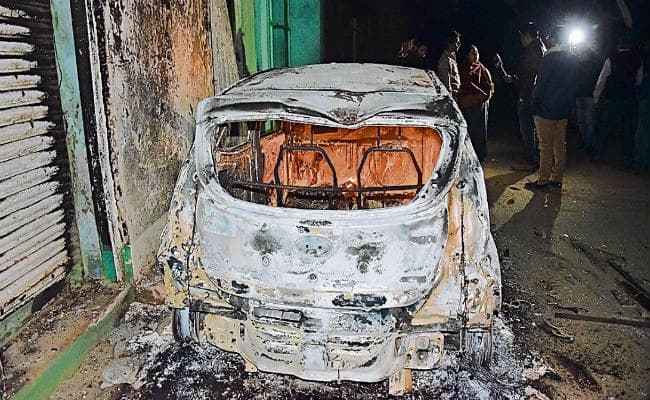 पटना : मूर्ति विसर्जन के दौरान झड़प, फायरिंग, दारोगा व सिपाही को लगी गोली