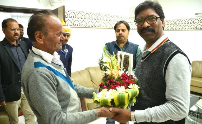 CM हेमंत ने पद्मश्री मधु मंसूरी हंसमुख से की मुलाकात, दी बधाई