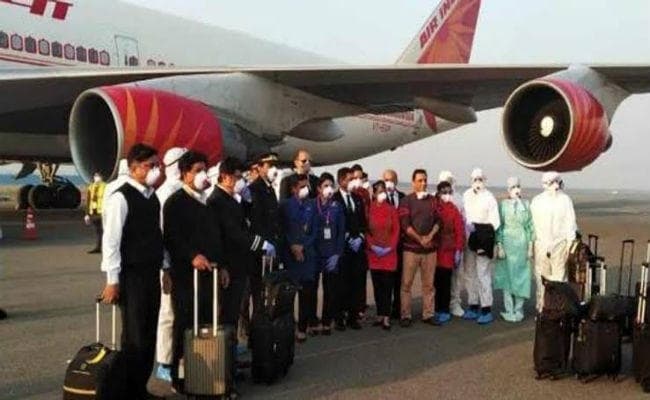 CoronaVirus News: वुहान से लाये गये 324 भारतीय, ITBP और सेना के पृथक केंद्रों में भर्ती
