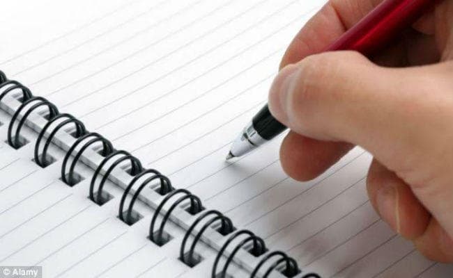 Budget से कलम-कागज से लेकर सिगरेट तक हो जायेंगे महंगे, खेल के सामान सस्ते