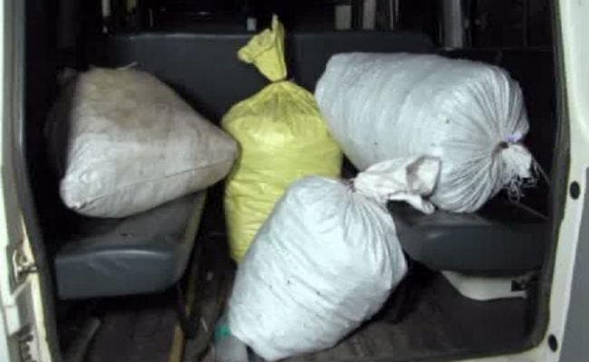 डिफेंस अधिकारी बता कर 352 किलो गांजा कार से ले जा रहे थे, तीन लोग पकड़े गये