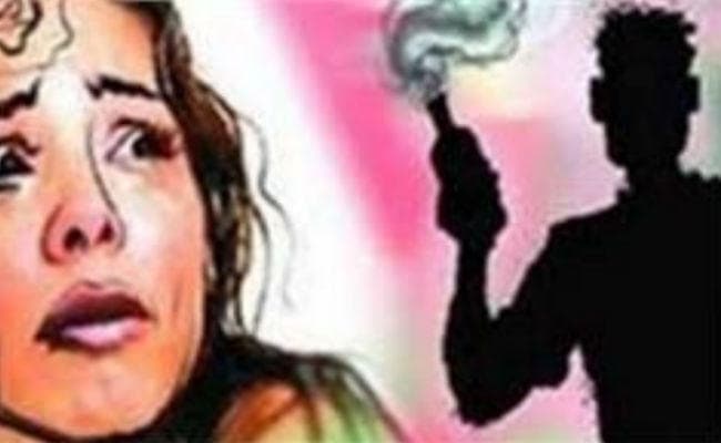 गुमला : पहले छेड़ा, फिर छात्रा पर युवक ने फेंका केमिकल