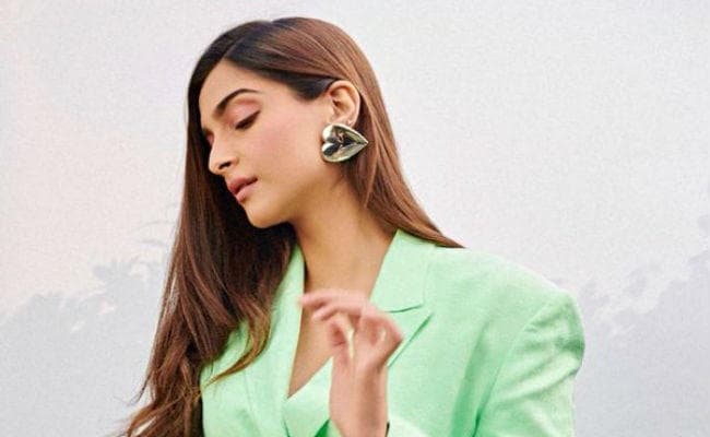 शाहीन बाग फायरिंग पर एक्ट्रेस सोनम कपूर ने किया ये ट्वीट, हुईं ट्रोल