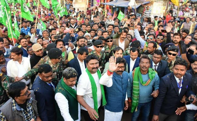 दुमका : मुख्‍यमंत्री से मिलने के लिए उमड़ी भीड़, बोले हेमंत- आपके दुख दर्द को दूर करना सरकार की प्राथमिकता