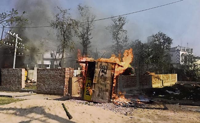 शेखपुरा : जदयू नेता हत्याकांड के विरोध में आगजनी, तोड़फोड़ व जाम, 13 चिह्नित, आठ नामजद