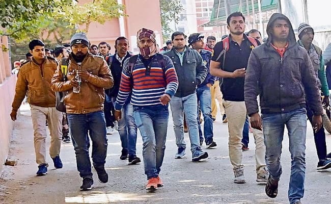 मोबाइल दस्ता सिपाही नियुक्ति परीक्षा : कान में ब्लूटूथ, अंडरवियर में फोन रख कर रहा था नकल