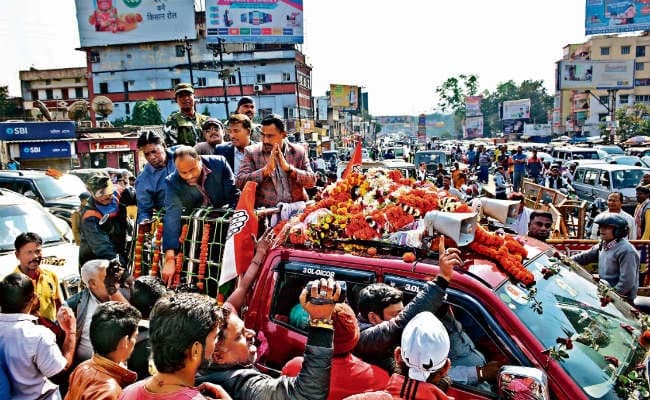 जमशेदपुर : स्वास्थ्य मंत्री बन्ना गुप्ता के स्वागत में ढाई घंटे जाम रहा जमशेदपुर, एंबुलेंस फंसी
