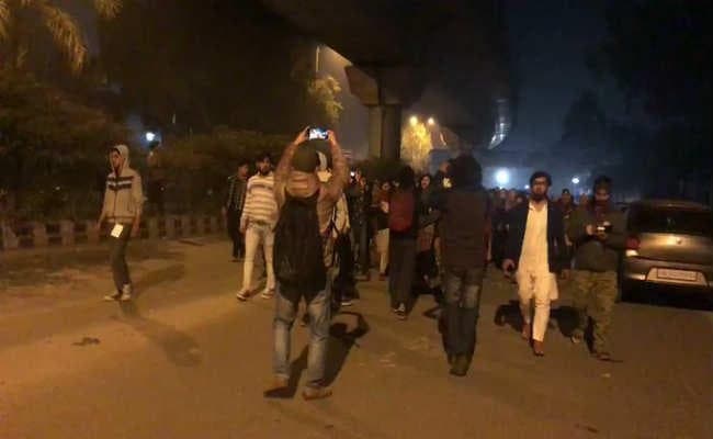 जामिया यूनिवर्सिटी के गेट पर फिर फायरिंग, फरार हुए स्कूटी पर सवार दो संदिग्ध