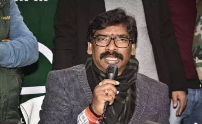 दुमका : आदिवासियों को बचाने की योजना नहीं बना रहा केंद्र : हेमंत सोरेन