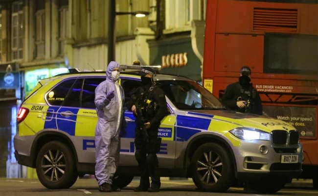 लंदन में आतंकी हमला! कई लोगों को चाकू मारने वाले हमलावर को पुलिस ने मार गिराया