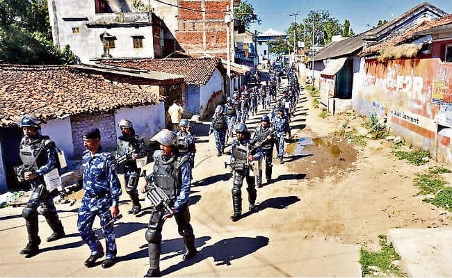 लोहरदगा: जनजीवन हो रहा सामान्य, पुलिस चुस्त