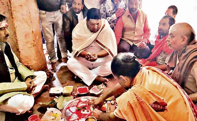 मंत्री बनने के बाद बाबा के दरबार में पहुंचे बादल पत्रलेख