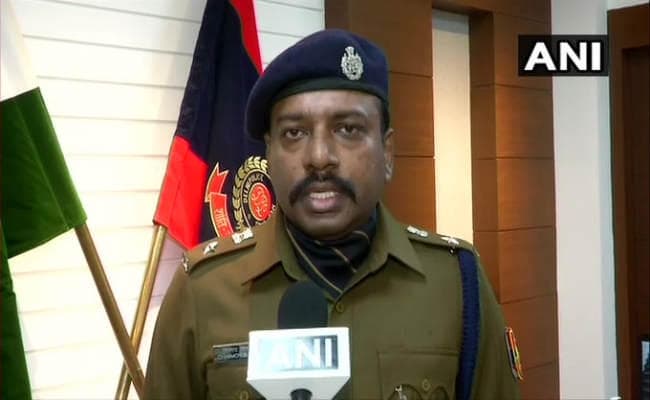 शाहीन बाग, जामिया नगर में गोलीबारी की घटना के बाद डीसीपी चिन्मय बिस्वाल पर गिरी गाज