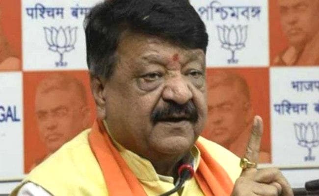 दिनाजपुर में शिक्षिका को घसीटे जाने पर भड़के विजयवर्गीय, कहा : महिलाओं के प्रति असंवेदनशील हैं मुख्यमंत्री