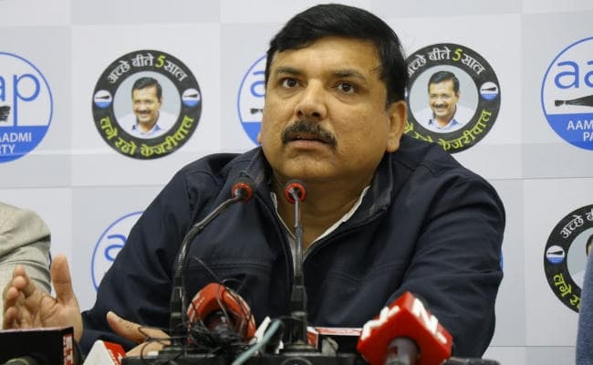 आम आदमी पार्टी का नया स्लोगन : अच्छे होंगे पांच साल, दिल्ली में तो केजरीवाल