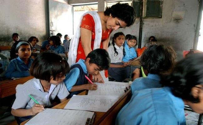 शिक्षकों के गृह जिले में नियुक्ति के फैसले पर मुहर