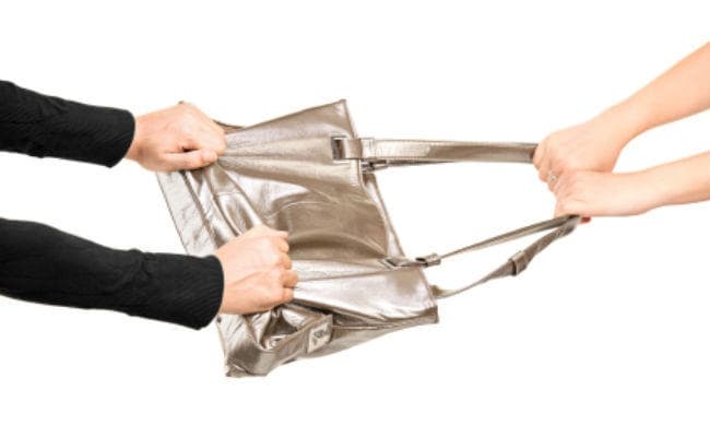 मुंबई से कोलकाता आकर महिलाओं के पर्स चुरानेवाला शातिर गिरफ्तार