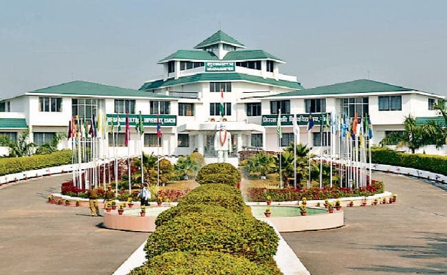 बीएयू में बाहरी वीसी पूरा नहीं कर पा रहे कार्यकाल, नये कुलपति की नियुक्ति के लिए आये सौ से अधिक आवेदन