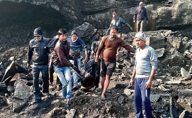 मुगमा : अवैध उत्खनन में चाल धंसी, एक मरा, एसपी ने दिया जांच का आदेश