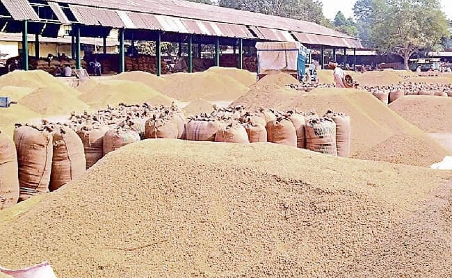 प्रखंड सहकारिता पदाधिकारी को डीएम का निर्देश, 50 फीसदी धान की खरीद पर ही मिलेगा वेतन