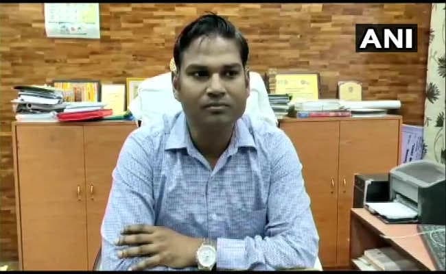 मिर्जापुर : मिड डे मील के खौलते सब्जी के बर्तन में गिरने से 3 साल की मासूम की मौत,  हेडमास्टर सस्पेंड