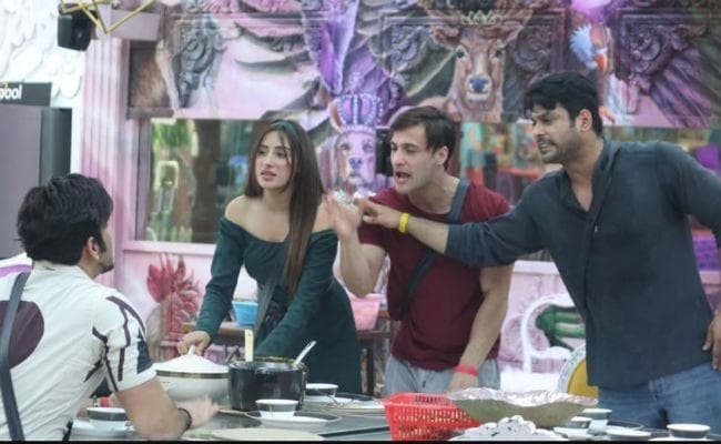 ''बिग बॉस'' का बड़ा झटका, आधी रात को घर से बाहर हो जायेगी ये कंटेस्‍टेंट