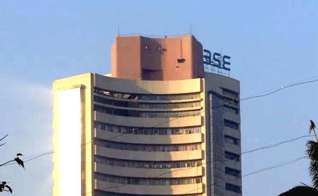 निवेशकों की चौतरफा लिवाली से गुलजार हुआ बाजार, सेंसेक्स ने लगायी 917 अंकों की छलांग