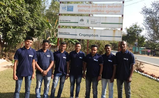 कल्याण गुरुकुल बुंडू के युवाओं को मिला रोजगार, दुबई में काम करेंगे सभी सात युवा