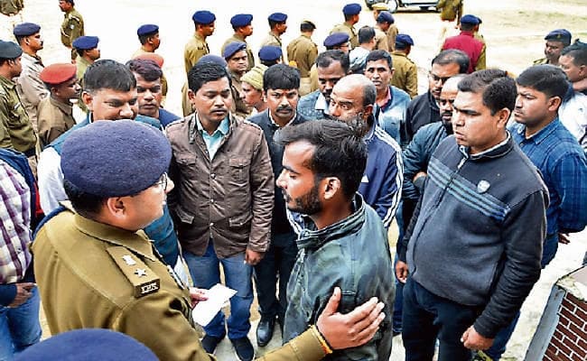 लोहरदगा : कर्फ्यू में तैनात जवान की ठंड लगने से हुई मौत, दी गयी सलामी