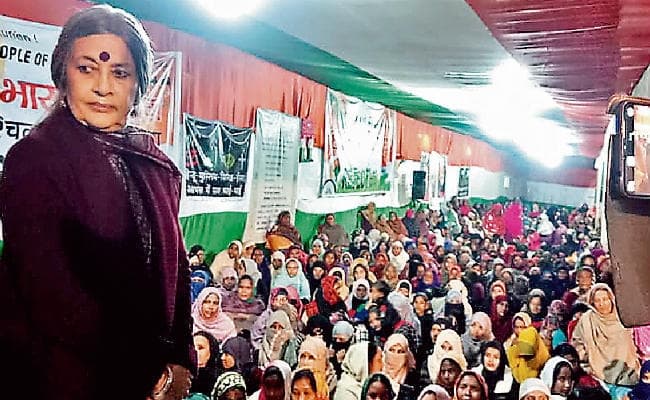 कडरू हज हाउस में सीएए के खिलाफ धरना जारी, माकपा ब्यूरो सदस्य वृंदा करात ने कहा- हम देखेंगे, तुम्हारी सरकार गिरते देखेंगे