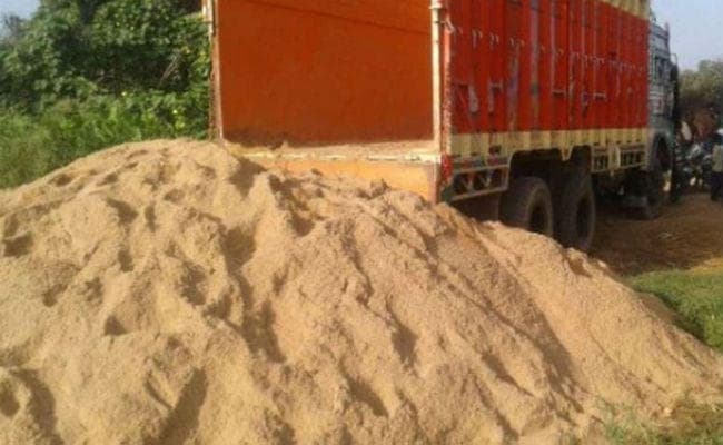 पटना : ठेकेदारों के पास बकाया हैं बालू रॉयल्टी के 1600 करोड़, वसूली अभियान शुरू